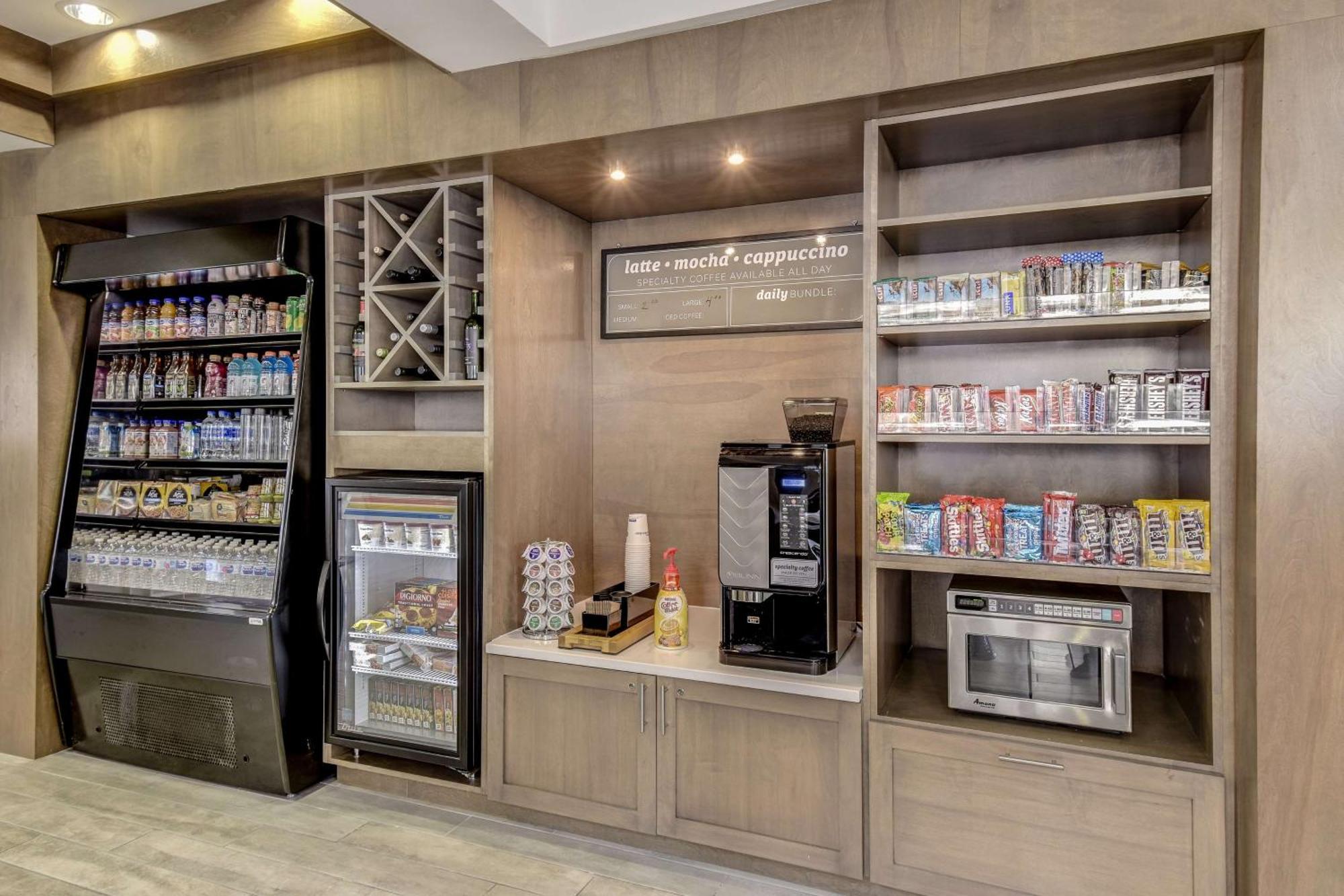 Hilton Garden Inn Уолдорф Екстериор снимка